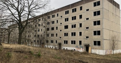 Abbruch, Recycling und Baufeldfreimachung für ein neues Wohngebiet im "Olympischen Dorf" in Elstal, Brandenburg
