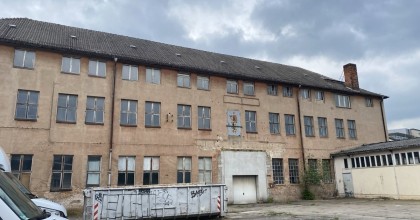 Entkernung, Abbruch, Recycling, Erdbau und Baufeldfreimachung für ein neues Gewerbegebiet in Freital, Sachsen.